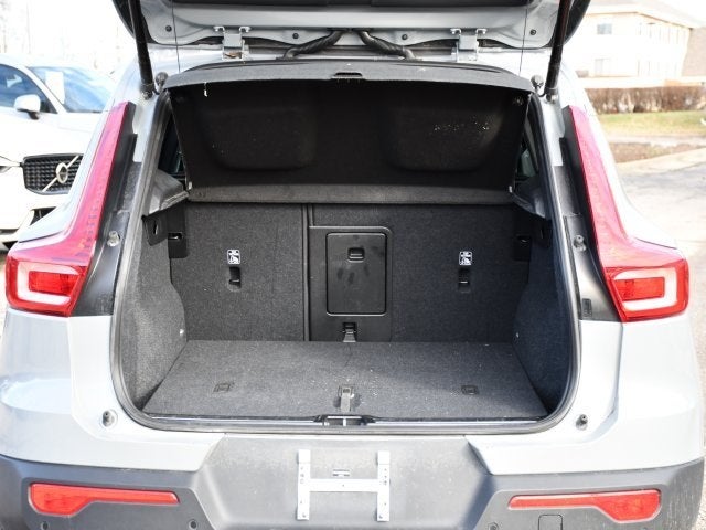 2025 Volvo XC40 B5 Plus Bright Theme