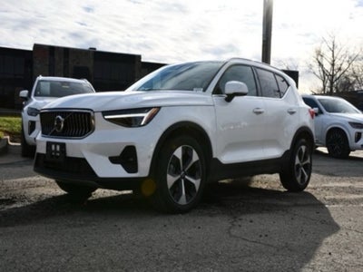 2025 Volvo XC40 B5 Plus Bright Theme