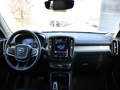 2025 Volvo XC40 B5 Plus Bright Theme