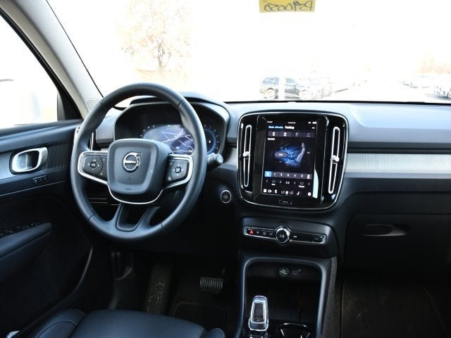 2025 Volvo XC40 B5 Plus Bright Theme