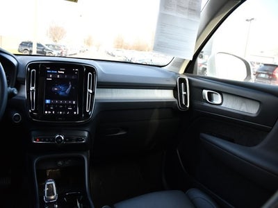 2025 Volvo XC40 B5 Plus Bright Theme