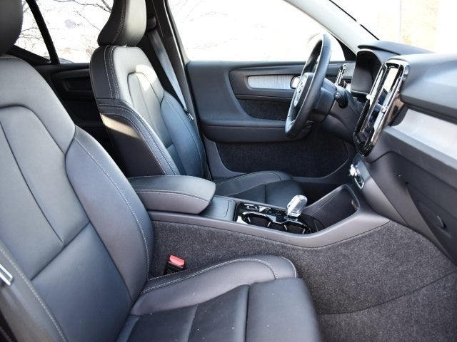 2025 Volvo XC40 B5 Plus Bright Theme