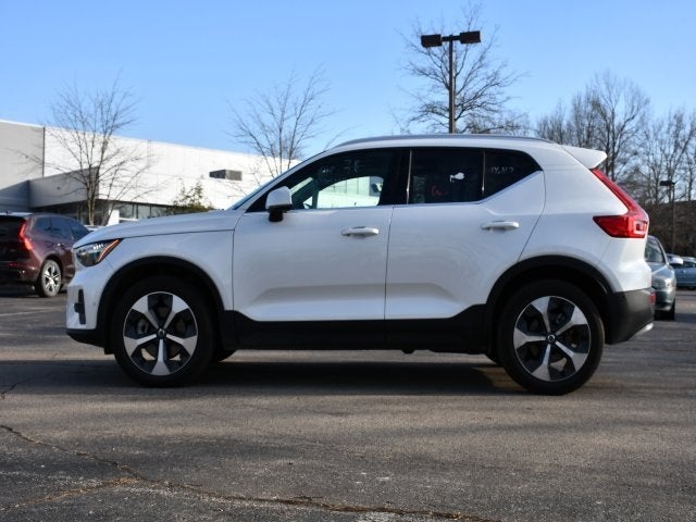 2025 Volvo XC40 B5 Plus Bright Theme