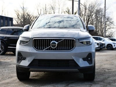 2025 Volvo XC40 B5 Plus Bright Theme