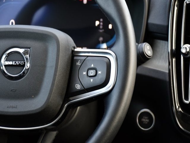 2025 Volvo XC40 B5 Plus Bright Theme