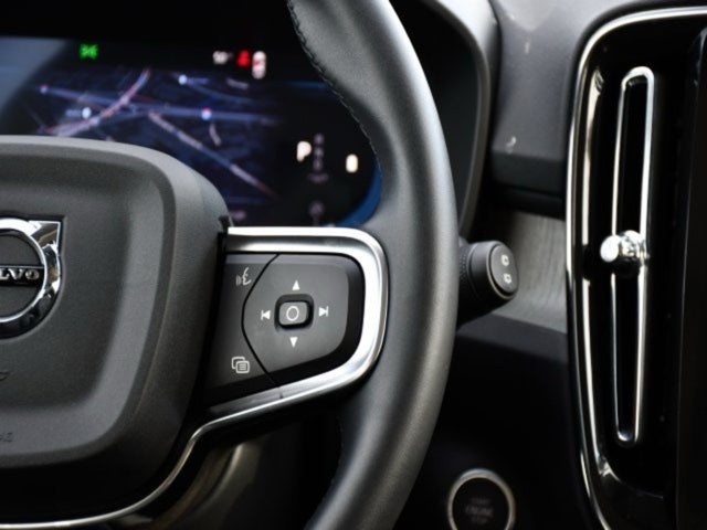 2025 Volvo XC40 B5 Plus Bright Theme