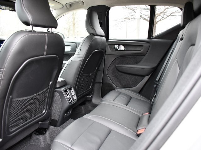 2025 Volvo XC40 B5 Plus Bright Theme