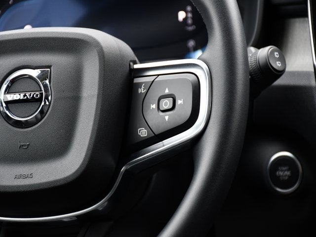 2025 Volvo XC40 B5 Plus Bright Theme