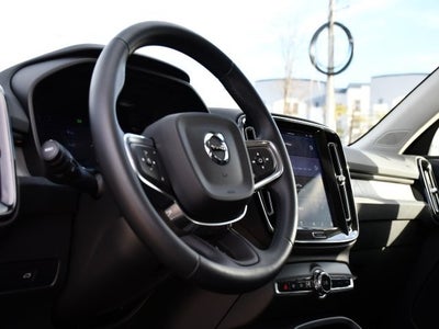 2025 Volvo XC40 B5 Plus Bright Theme