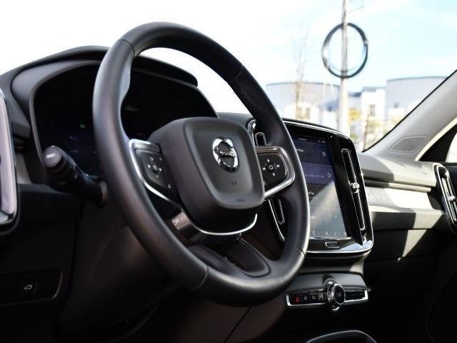 2025 Volvo XC40 B5 Plus Bright Theme