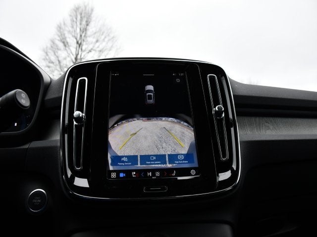 2025 Volvo XC40 B5 Core