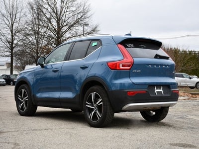 2025 Volvo XC40 B5 Core
