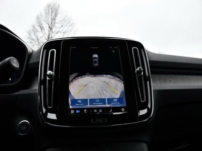 2025 Volvo XC40 B5 Core