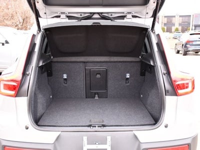 2025 Volvo XC40 B5 Core