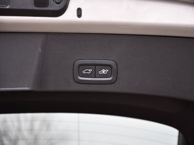 2025 Volvo XC40 B5 Core