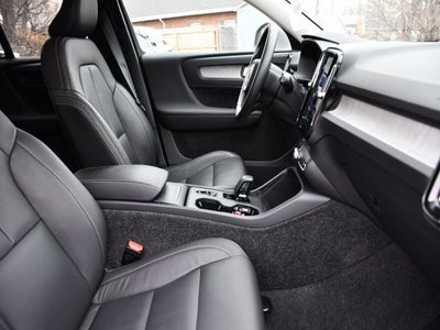 2025 Volvo XC40 B5 Core