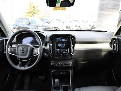 2025 Volvo XC40 B5 Core