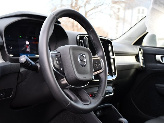 2025 Volvo XC40 B5 Core