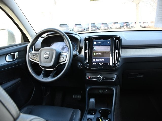 2025 Volvo XC40 B5 Core