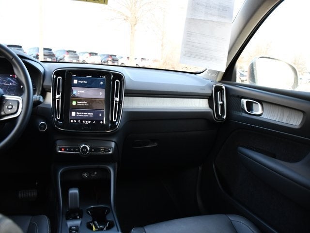 2025 Volvo XC40 B5 Core