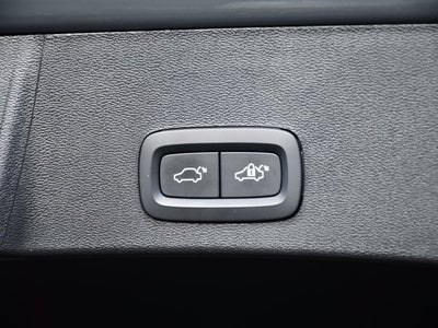 2025 Volvo XC40 B5 Core