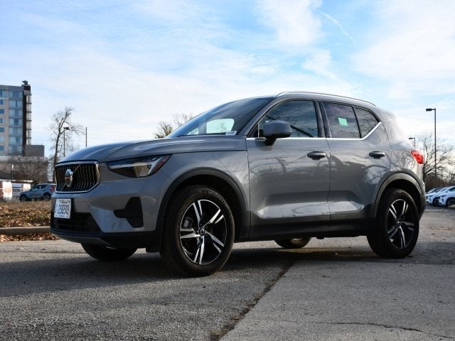 2025 Volvo XC40 B5 Core