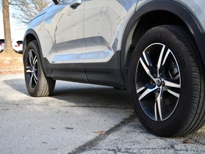 2025 Volvo XC40 B5 Core