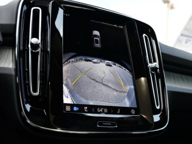 2025 Volvo XC40 B5 Core