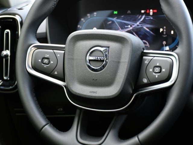 2025 Volvo XC40 B5 Core