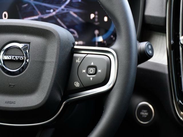 2025 Volvo XC40 B5 Core