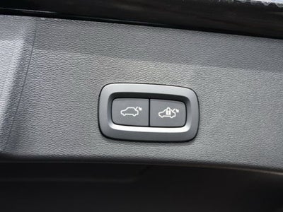 2025 Volvo XC40 B5 Core