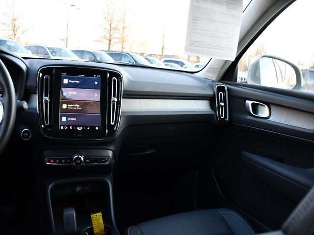 2025 Volvo XC40 B5 Core