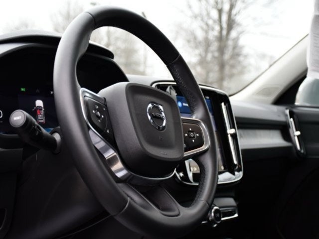 2025 Volvo XC40 B5 Core