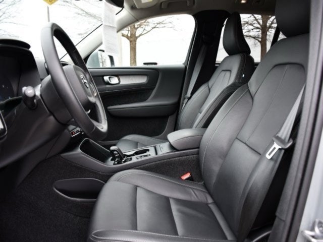 2025 Volvo XC40 B5 Core