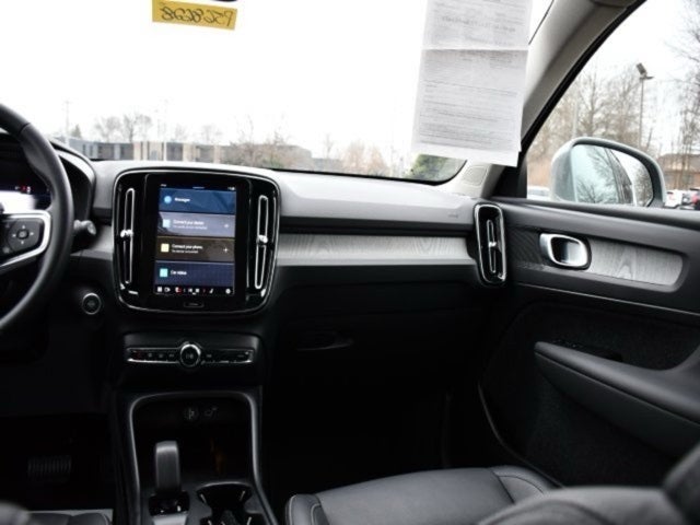 2025 Volvo XC40 B5 Core