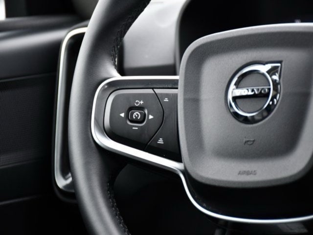 2025 Volvo XC40 B5 Core