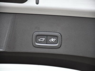 2025 Volvo XC40 B5 Core