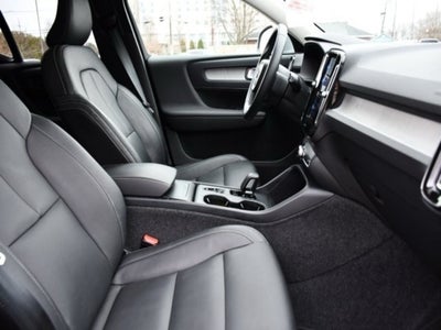 2025 Volvo XC40 B5 Core