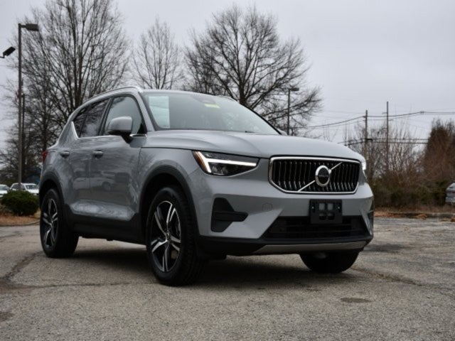 2025 Volvo XC40 B5 Core