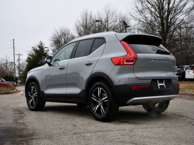 2025 Volvo XC40 B5 Core