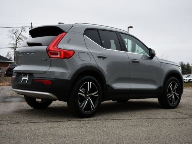 2025 Volvo XC40 B5 Core