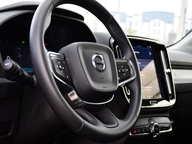 2025 Volvo XC40 B5 Core