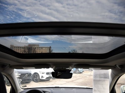 2025 Volvo XC40 B5 Core