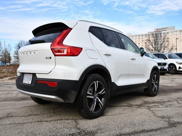 2025 Volvo XC40 B5 Core