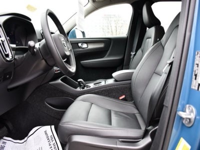 2025 Volvo XC40 B5 Core