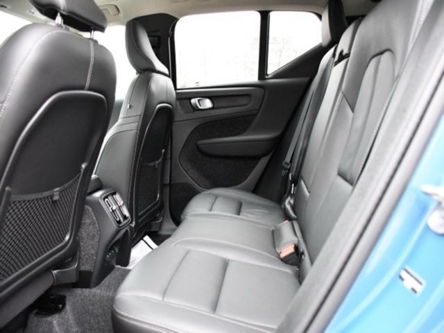 2025 Volvo XC40 B5 Core