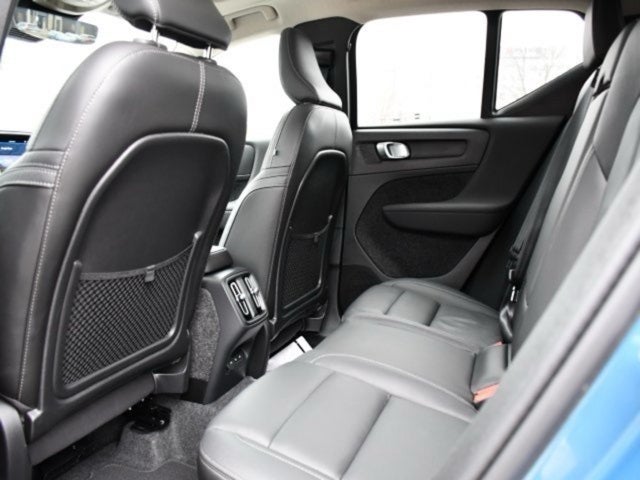 2025 Volvo XC40 B5 Core