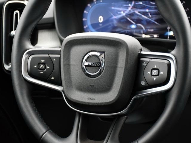 2025 Volvo XC40 B5 Core
