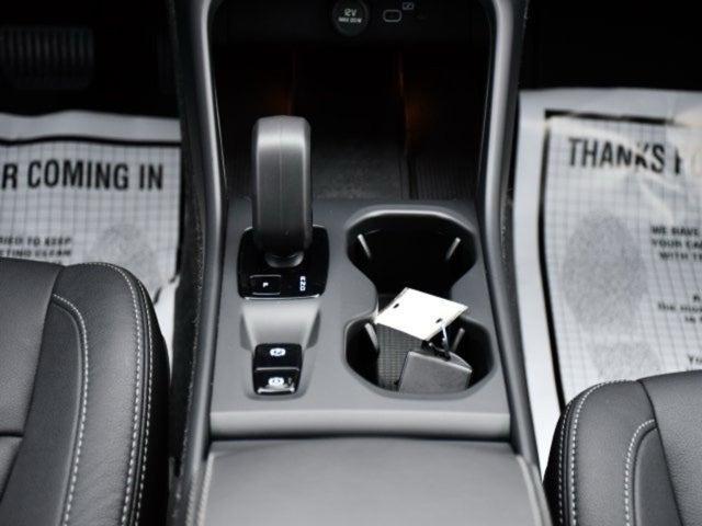 2025 Volvo XC40 B5 Core