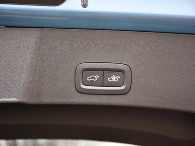 2025 Volvo XC40 B5 Core